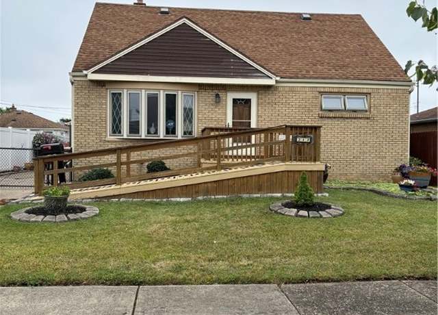 Property at 212 Santin Dr, Cheektowaga, NY 14225, 4 beds, 1.5 baths