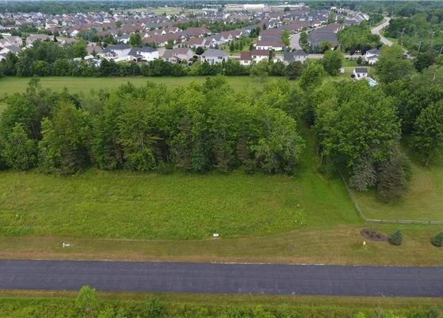Property at 453 Pleasant View Dr, Lancaster, NY 14086