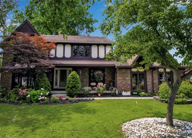 Property at 2 Silver Thorne Dr, Amherst, NY 14221, 4 beds, 2.5 baths