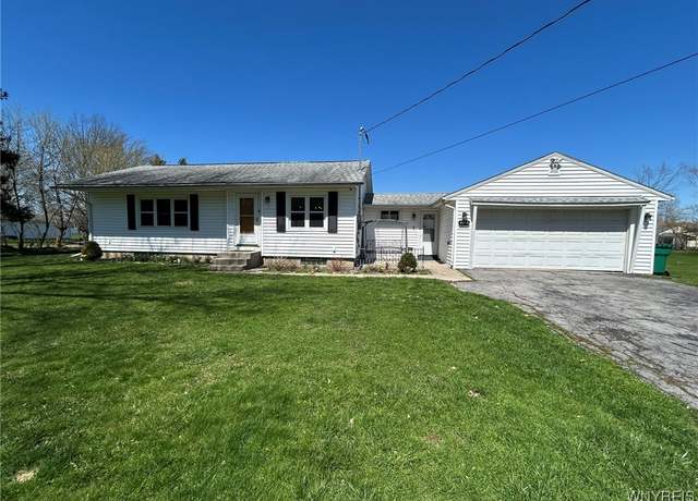 Property at 4352 Highland Pkwy, Hamburg, NY 14219, 2 beds, 1 bath