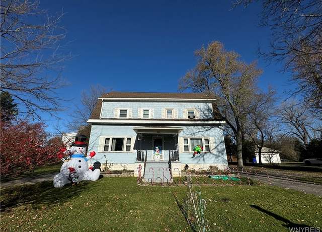 Property at 4470 Seneca St, West Seneca, NY 14224, 6 beds, 2 baths