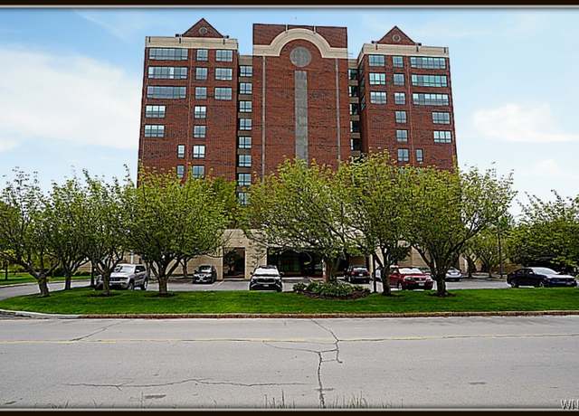 Property at 407 Admirals Walk Cir, Buffalo, NY 14202, 2 beds, 2 baths