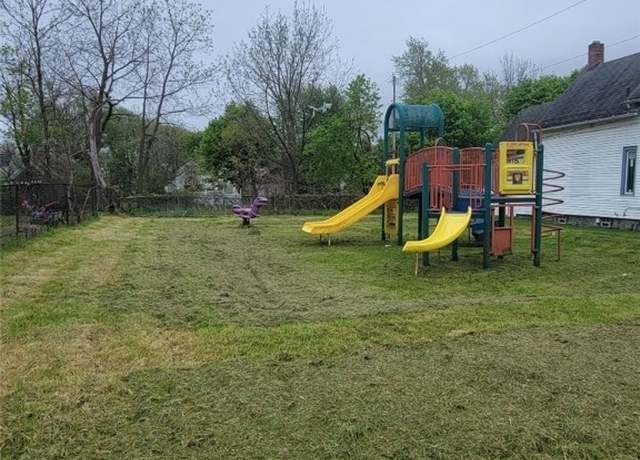 Property at 17 Earl Pl, Buffalo, NY 14211