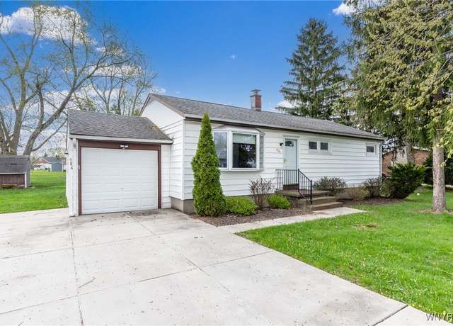 Property at 986 N Brookside Dr, Lewiston, NY 14092, 3 beds, 1 bath