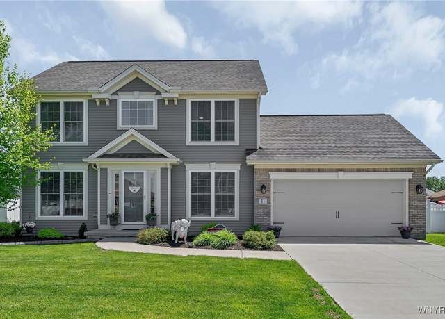 Property at 11 Garnet Dr, Cheektowaga, NY 14227, 3 beds, 2.5 baths