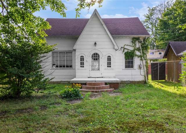Property at 6880 Wellington Dr, Evans, NY 14047, 3 beds, 1 bath