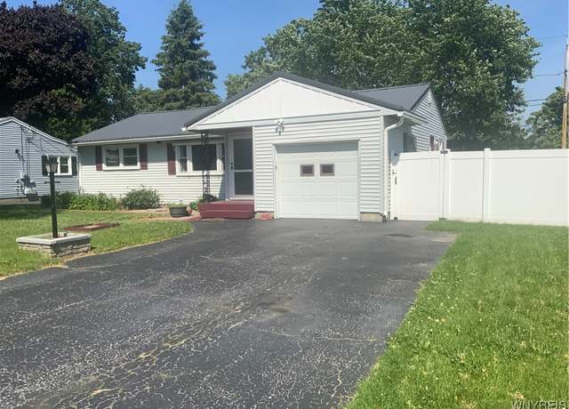 Property at 140 Verstreet Dr, Greece, NY 14616, 3 beds, 1 bath