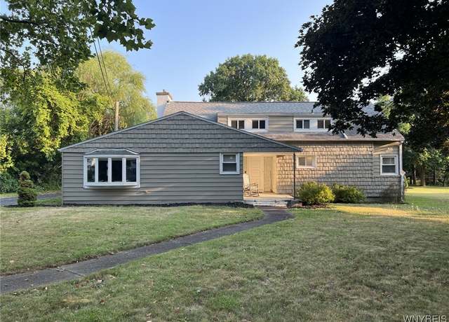 Property at 450 Barton Dr, Lewiston, NY 14092, 4 beds, 2 baths