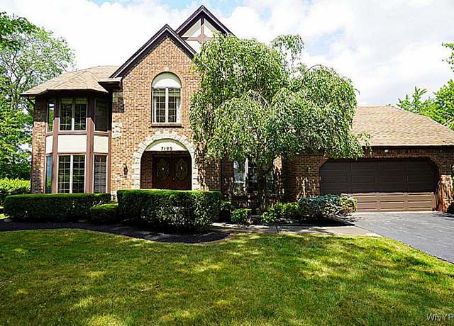Property at 7199 Woodhaven Dr, Lockport Town, NY 14094, 4 beds, 2.5 baths