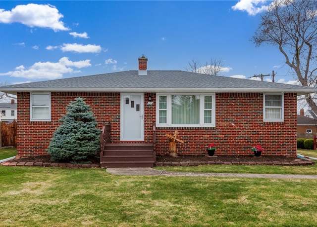 Property at 155 Woodcrest Dr, West Seneca, NY 14220, 3 beds, 2 baths