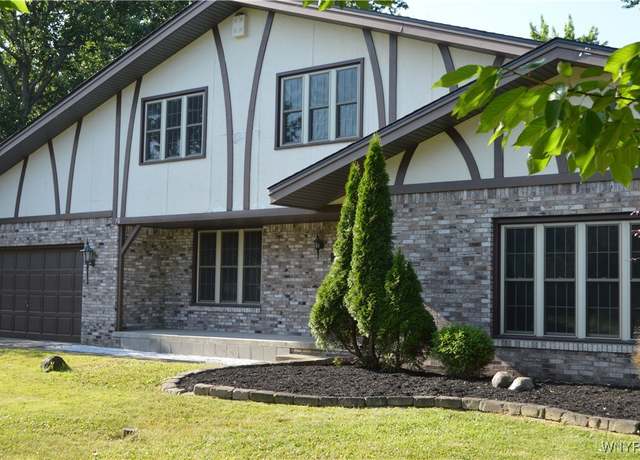 Property at 76 Obrien Dr, Lockport City, NY 14094, 3 beds, 2.5 baths