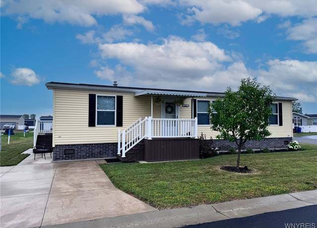 Property at 4026 Seneca Pkwy, Niagara, NY 14304, 3 beds, 2 baths