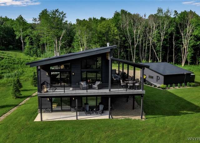 Property at 8 Trail Heights Rd, Ellicottville, NY 14731, 5 beds, 3 baths