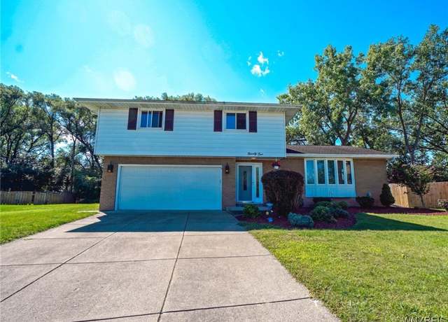 Property at 91 Smallwood Dr, West Seneca, NY 14224, 4 beds, 2.5 baths
