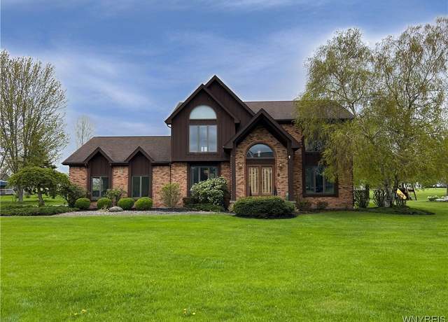 Property at 40 River Oaks Dr, Grand Island, NY 14072, 4 beds, 2.5 baths