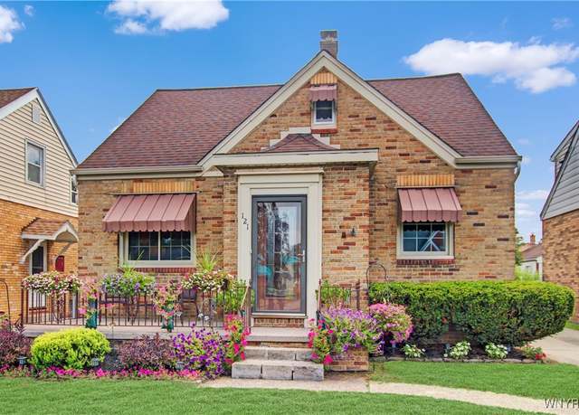 Property at 121 Pierce St, Buffalo, NY 14206, 3 beds, 2 baths
