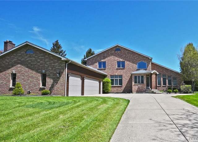 Property at 5255 Oakridge Dr, Hamburg, NY 14075, 4 beds, 3 baths