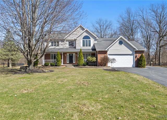 Property at 4369 Autumn Ln, Lewiston, NY 14092, 4 beds, 2.5 baths