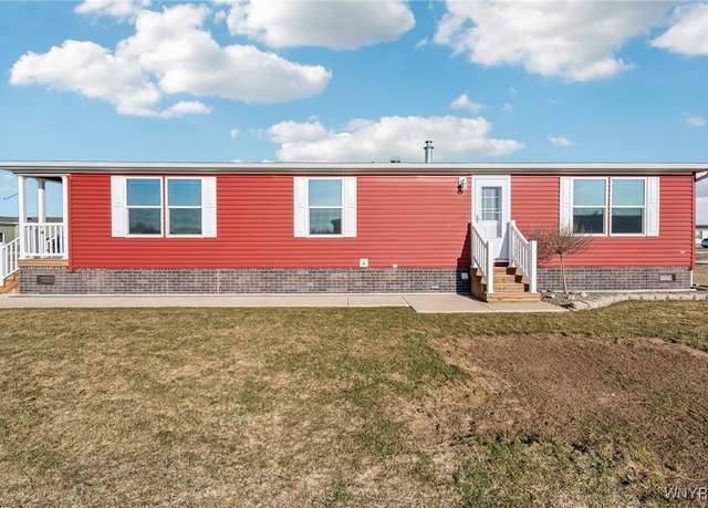 Property at 4413 Hurontario Trl, Niagara, NY 14304, 3 beds, 2 baths