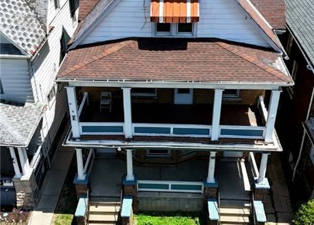 Property at 435 12th St, Niagara Falls, NY 14303, 8 beds, 3 baths