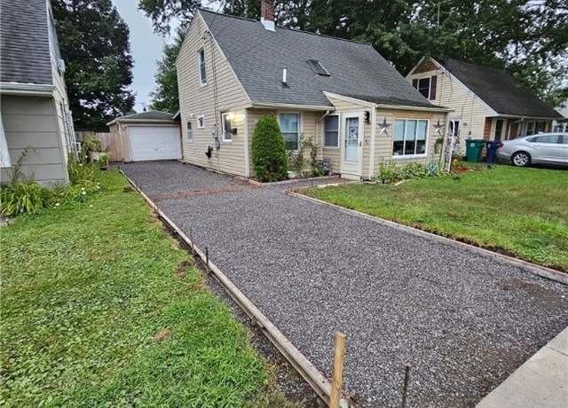 Property at 555 77th St, Niagara Falls, NY 14304, 3 beds, 1 bath