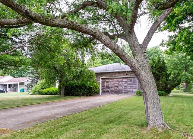 Property at 4697 Parker Rd, Hamburg, NY 14075, 3 beds, 1.5 baths