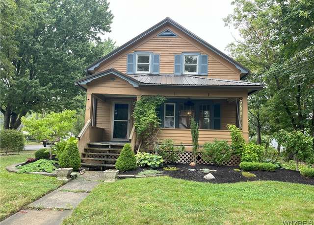 Property at 6045 Elm St, Clarence, NY 14032, 6 beds, 2 baths