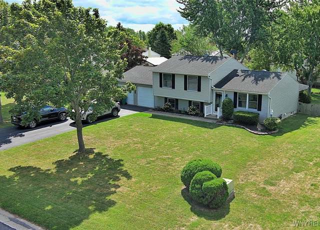 Property at 6598 Parkwood Dr, Lockport Town, NY 14094, 3 beds, 2.5 baths