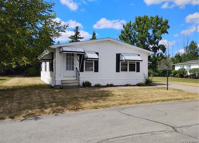 Property at 106 Parkside Cir, Cheektowaga, NY 14227, 2 beds, 1 bath