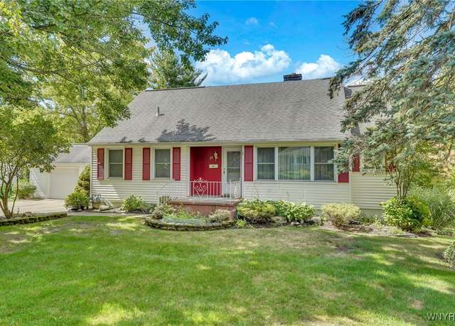Property at 33 Larned Ln, Orchard Park, NY 14127, 3 beds, 2 baths