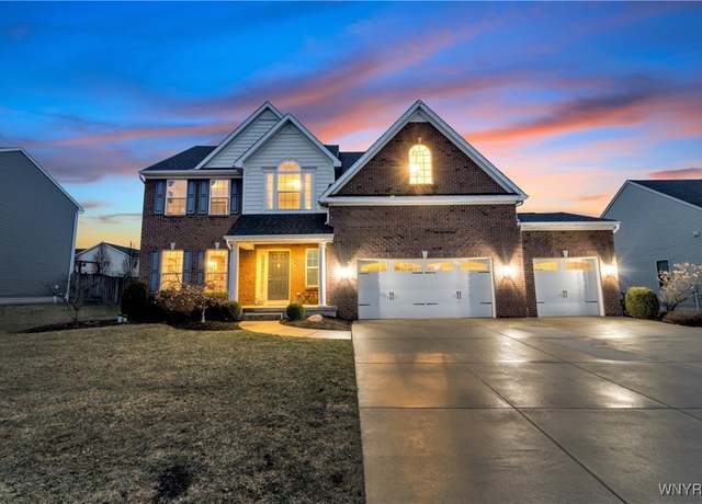 Property at 111 Camelot Dr, West Seneca, NY 14224, 5 beds, 3.5 baths