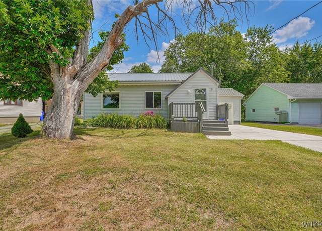 Property at 4111 Burke Pkwy, Hamburg, NY 14219, 3 beds, 1 bath