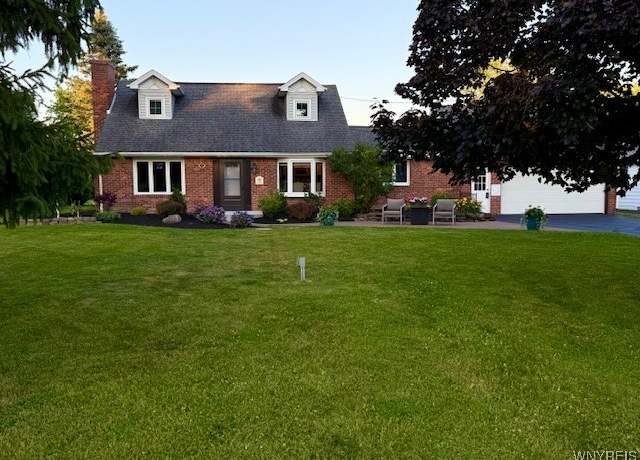 Property at 4995 Meadowbrook Rd, Clarence, NY 14221, 4 beds, 2 baths