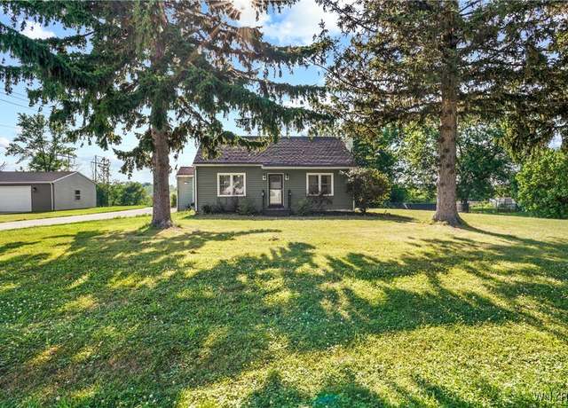 Property at 4034 Burke Pkwy, Hamburg, NY 14219, 3 beds, 2 baths