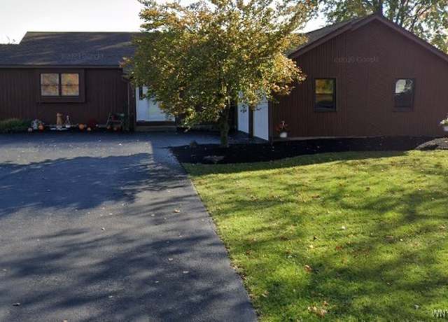 Property at 574 Davison Rd, Lockport-city, NY 14094, 4 beds, 2 baths