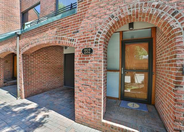 Property at 252 Rivermist Dr, Buffalo, NY 14202, 3 beds, 3.5 baths