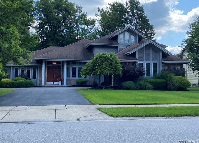 Property at 17 Prestonwood Ln, Amherst, NY 14051, 4 beds, 2.5 baths