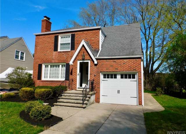 Property at 166 Ridgewood Dr, Amherst, NY 14226, 3 beds, 1.5 baths