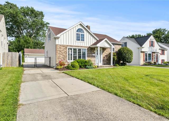 Property at 5009 Chapman Pkwy, Hamburg, NY 14075, 3 beds, 2 baths