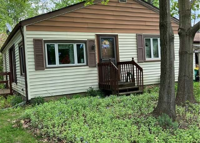Property at 432 Sunset Dr, Hamburg, NY 14075, 3 beds, 2 baths