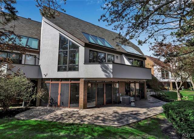 Property at 20 Harbour Pointe, Buffalo, NY 14202, 3 beds, 2.5 baths
