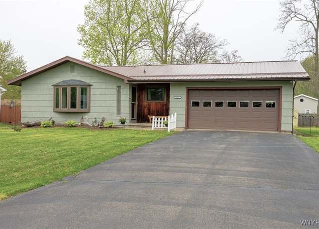 Property at 6654 Hamilton Dr, Evans, NY 14047, 3 beds, 2 baths
