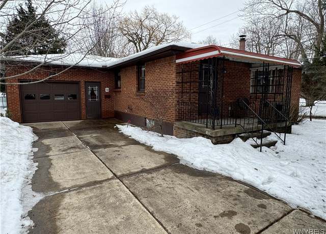 Property at 13 Lynnette Ct, Cheektowaga, NY 14227, 3 beds, 1.5 baths