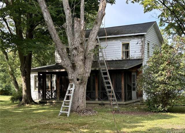 Property at 4602 Parker Rd, Hamburg, NY 14075, 5 beds, 1 bath