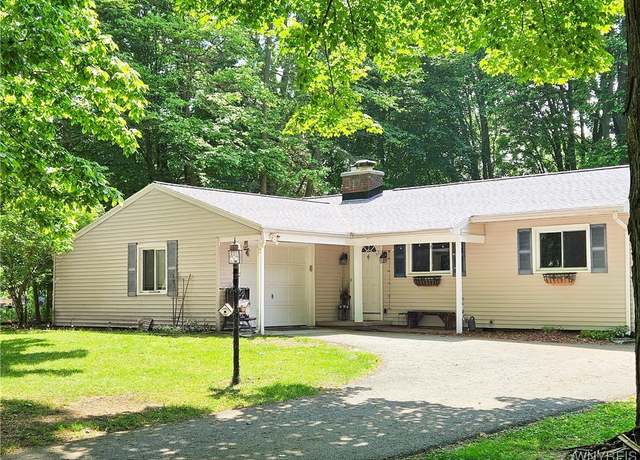 Property at 28 Crossfield Rd, Perinton, NY 14450, 3 beds, 1 bath