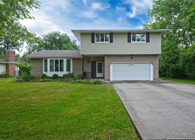 Property at 40 Morningside Dr, Grand Island, NY 14072, 4 beds, 2.5 baths