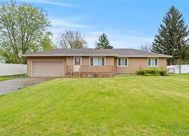 Property at 992 N Hewitt Dr, Lewiston, NY 14092, 4 beds, 1.5 baths