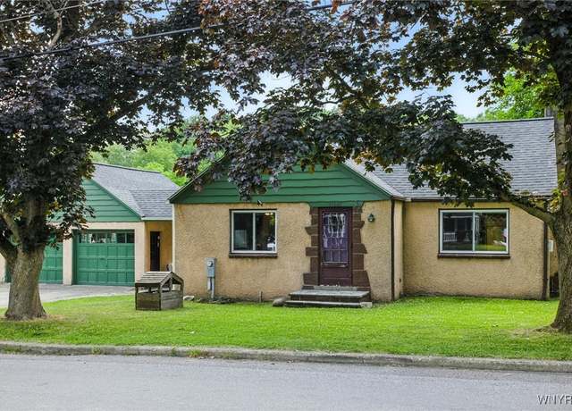 Property at 11247 Genesee St, Alexander, NY 14011, 3 beds, 1.5 baths