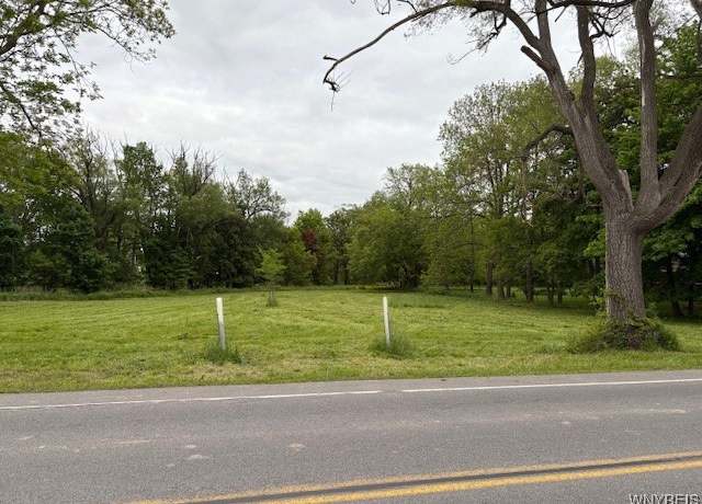 Property at 6265 Salt Rd, Clarence, NY 14031, 3 beds, 2.5 baths