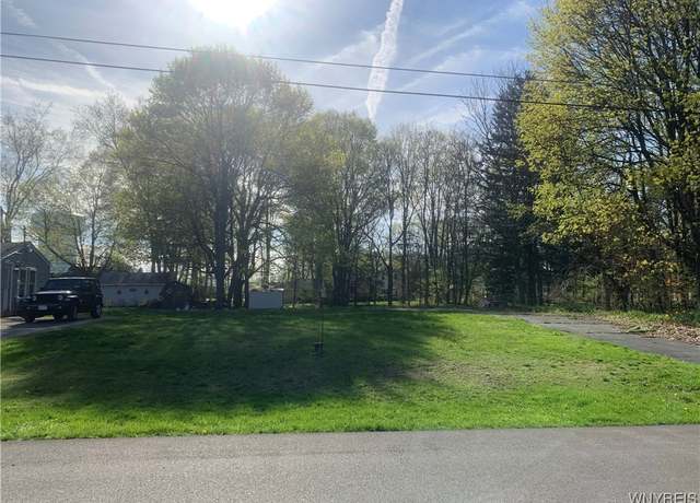 Property at 1214 Mayfield Dr, Alden, NY 14004